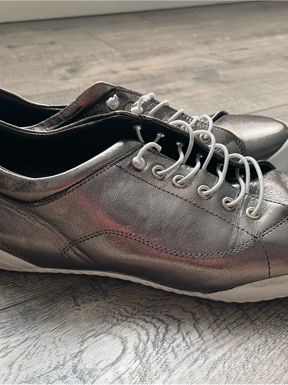 Gelato Woman’s Metallic Gray Leather Casual Sneakers - Sleek Lace-Up Design